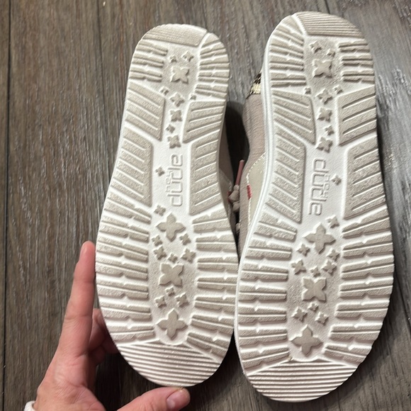 Women’s Heydude size 7 EUC - Picture 3 of 4
